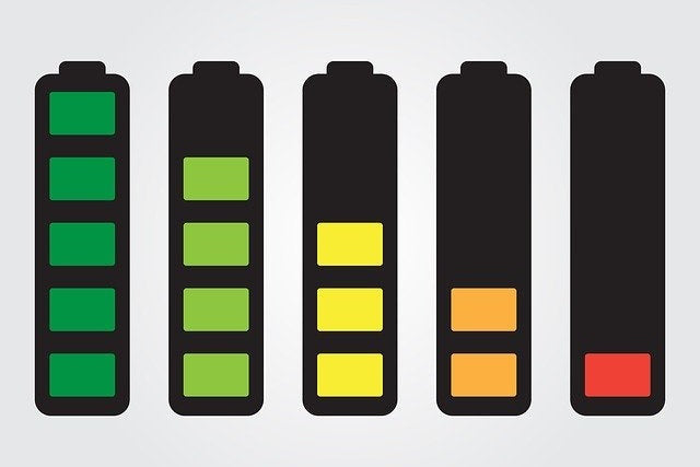 Cómo Alargar la Vida Útil de la Batería de un Foco Solar